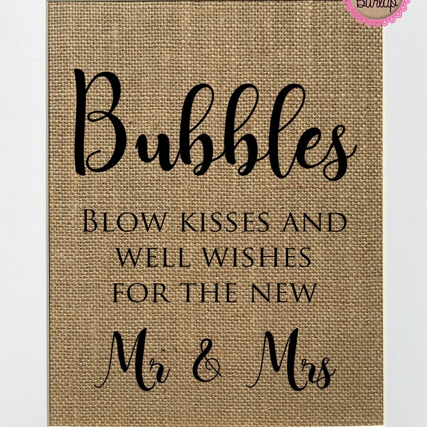 50 Etichette Regalo Quadrate Con Lamina D'Oro - Hugs & Kisses From The New Mr & Mrs - 4,8x4,8 Cm - Matrimonio