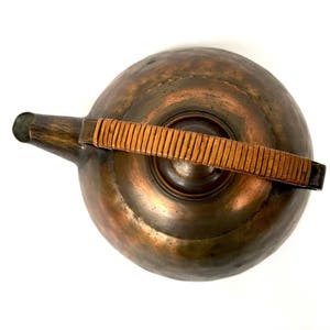 Rare bouilloire en cuivre antique martelée à la main des studios d'artisans des années 1920 théière en cuivre image 5