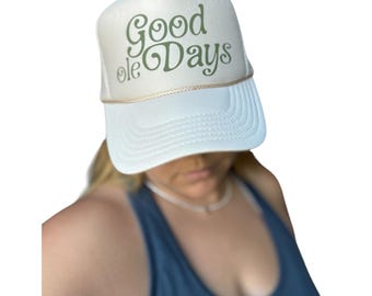 Casquette camionneur Good Ole Days | Casquette vintage crème et vert armée | Casquette rétro américaine en mousse | Casquette de papa nostalgique | Cadeau pour lui ou elle