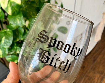 Verre à vin Spooky B*tch, verre à vin alternatif, verre à vin effrayant, saison spoopy, cadeau alternatif, cadeau pour elle, meilleur cadeau, cadeaux