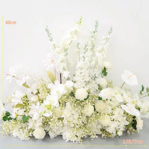 ウェディング通路の花 スイートハートテーブルの花 人工アイボリーの花 センターピース セレモニー グランドアーチ デルフィニウムの花のアレンジメント
