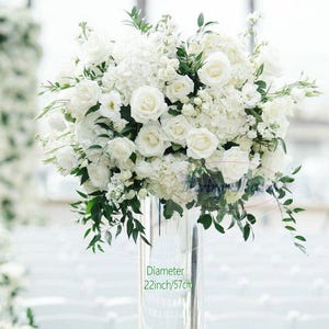 Centro de mesa de hadas, hortensia, eucalipto, rosa blanca, flores para pasillo de bodas, flores para mesa principal de fiesta, flores de corazón, bola de besos