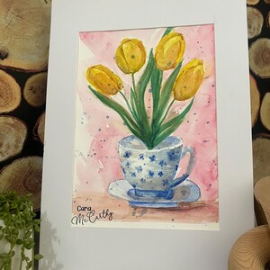 Tulipani acquerellati in tazza da tè (opera d'arte originale su carta per acquerello)