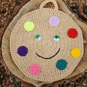 Crochet Cute Smiley Face trivet hot pad - 7 inches - made of cotton - handmade potholder