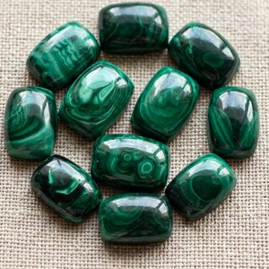 Malaquita natural lisa, forma rectangular, color verde, parte posterior plana, cabujón pulido y calibrado para la fabricación de joyas (lote al por mayor).
