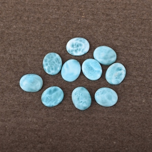 AAA+ kwaliteit natuurlijke larimar ovale vorm cabochon platte achterkant gekalibreerd groothandel losse edelstenen voor het maken van sieraden, alle maten beschikbaar