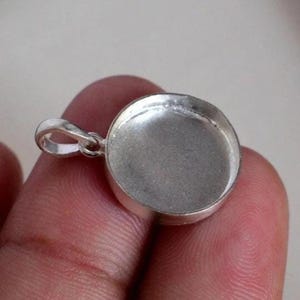 Colgante de plata de ley con engaste redondo, montura de piedras preciosas, para la fabricación de joyas DIY.