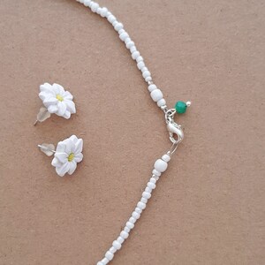 Small white daisy necklace, daisy stud earrings, white flower jewelry set, green and white beaded necklace, daisy flowers from polymer clay image 9