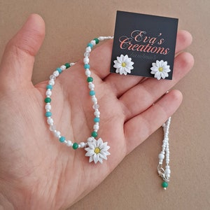 Small white daisy necklace, daisy stud earrings, white flower jewelry set, green and white beaded necklace, daisy flowers from polymer clay image 3