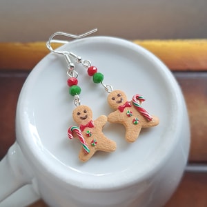 Gingerbread man cookie earrings, cute cookie earrings from polymer clay decorated with peppermint stick, festive earrings, miniature food