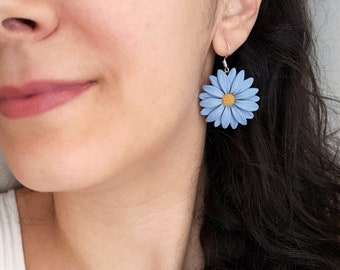 Light blue gray flower earrings, daisy earrings, polymer clay flower jewelry, blue and yellow earrings, gerbera daisy flowers, boho jewelry