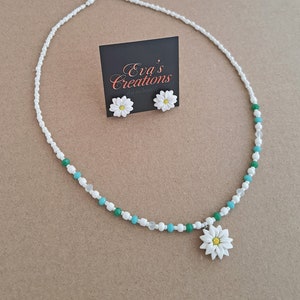 Small white daisy necklace, daisy stud earrings, white flower jewelry set, green and white beaded necklace, daisy flowers from polymer clay image 7