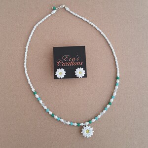 Small white daisy necklace, daisy stud earrings, white flower jewelry set, green and white beaded necklace, daisy flowers from polymer clay image 4