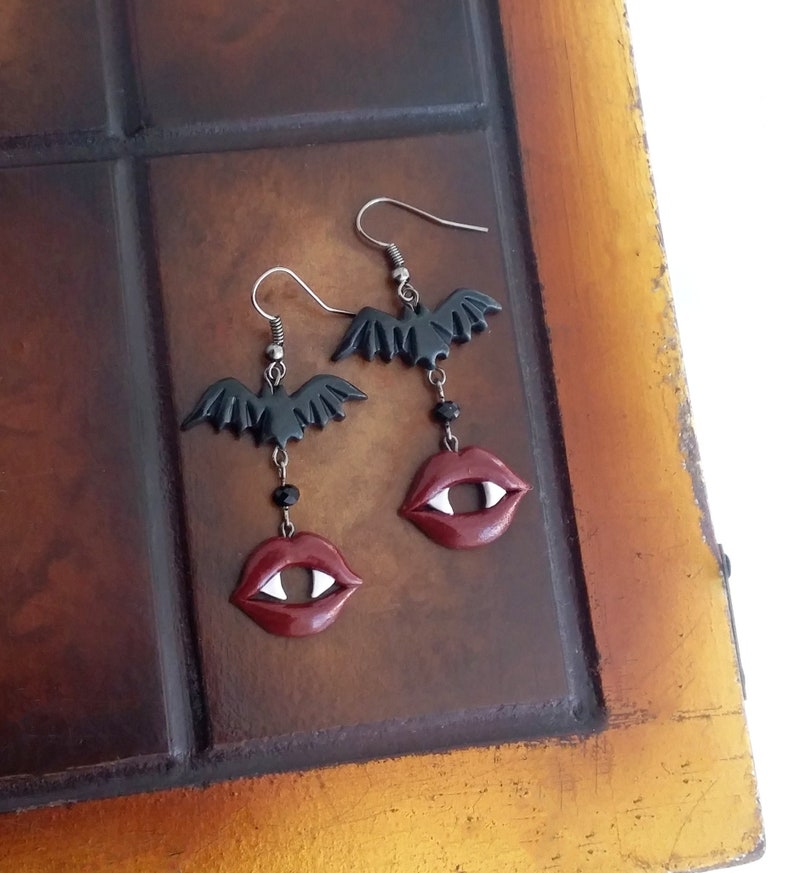 Vampires mouth and bat earrings, vampire halloween earrings handmade from polymer clay, dracula earrings, halloween jewelry, bite earrings image 8