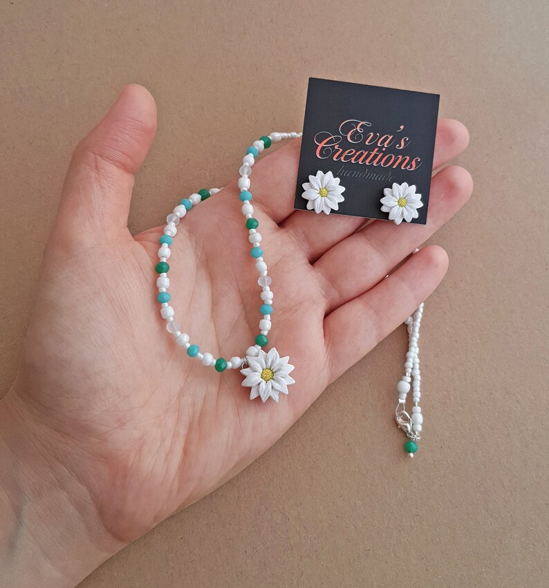 Small white daisy necklace, daisy stud earrings, white flower jewelry set, green and white beaded necklace, daisy flowers from polymer clay image 3