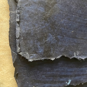 Fogli interi di carta fatta a mano Indian Sunn Hemp Dark Indigo, colore terroso, 40 x 55 cm / 15,74 x 21,6 pollici circa, carta per artisti da 100 gsm