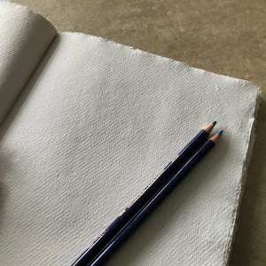 20 x 20 cm Skizzenbuch, 150g/m² Khadi Cotton Rag Papier, 150g/m² Papier, mit Büttenrändern