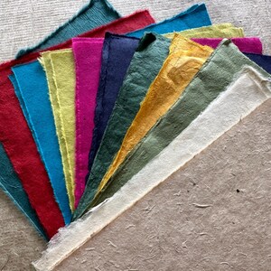 Carta Lokta nepalese 10x7 22 fogli misti 25 x 18 cm, carta indiana colorata per artigianato, creazione di biglietti, collage ecc., carta fatta a mano Khadi