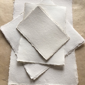 Set di campioni da 320 g/m², fogli di carta fatta a mano Khadi Cotton Rag bianchi, dimensioni miste, superficie media con bordo frastagliato, carta artistica