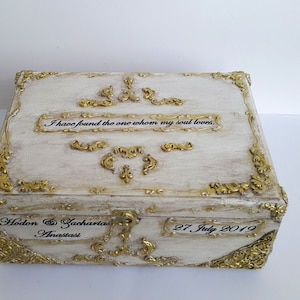 Scatola di carte da sposa in legno d'oro avorio, ornamenti barocchi vintage in oro, personalizzazione- i nomi e la data del matrimonio. Scatola di carte in oro avorio