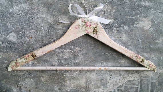 Blush Hanger Pink, Pink Hanger Wedding Dress, Wedding Dress Hanger Bride, Bride Hanger Gown, Gown Hanger Personalized, Personalized Hanger - Etsy Blush Hanger Pink, Pink Hanger Wedding Dress, Wedding Dress Hanger Bride, Bride Hanger Gown, Gown Hanger Personalized, Personalized Hanger - Etsy