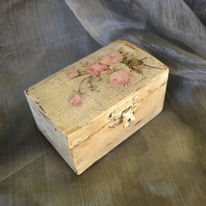 Rustic Wedding Ring Box.Pale pink roses Save the Date Box.Wedding Ring Holder.Vintage Roses Ring Box.Custom personalized wedding ring box