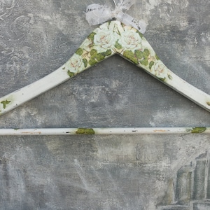 Hanger personnalisé / Personnalisé Hangers de mariage / Custom Wedding Hanger / Mariages / Mariée / Hangers avec des fleurs / Demoiselles d'honneur Hangers / Nom Hanger
