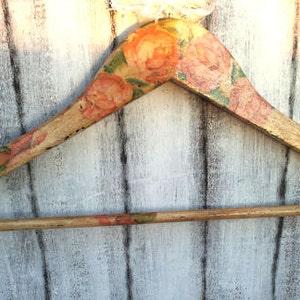 Personalized wedding hanger,Bridesmaid gift,Custom order wedding hanger,Wedding dress hanger,Hand painted hanger, Bridal hanger, Shower gift