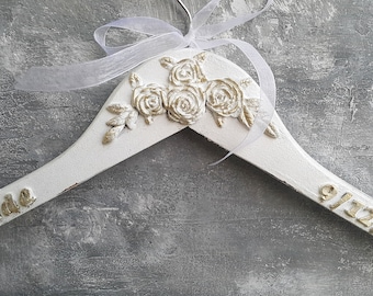 Wedding dress hanger, Hanger Bride Gift, Bridal Gown Hanger,Wedding name hanger, Personalized hanger, Bridesmaid hangers, Shower party gift
