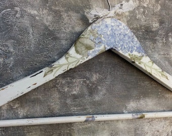 Hanger,Personalized wedding hanger,Bridesmaid gift,Custom order,Wedding hanger,Wedding dress hanger,Hand painted hanger,Bridal Hanger,Rustic