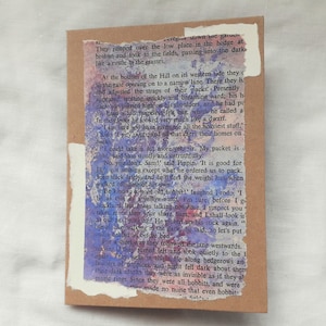 Hoja Monoprint en la página del Señor de los Anillos, tarjeta de felicitación hecha a mano única, tarjeta kraft marrón reciclado en blanco, impresión de la naturaleza del collage