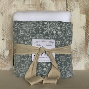 Personalized No Sew Knot Tie Fleece Blanket Throw Kit - Abstract Floral Blanket - Tie Blanket- Mother&#39;s Day Blanket - Personalize with Name