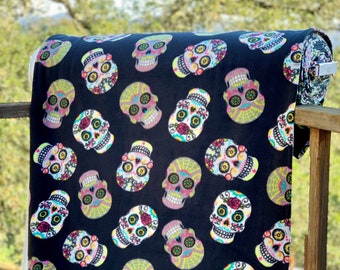 Forro polar de calavera del Día de los Muertos - 60" de ancho - Tela de forro polar premium antibolitas cortada a medida - dia de los muertos - forro polar de calavera de azúcar