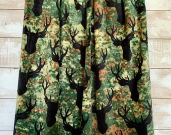 Stag Head Camo Fleece Disponible cortado a medida - Army Camo Fleece Print con Buck Silouette - Regalo de cazador - Regalo del día del padre - 60" de ancho