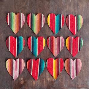Coeur Die Cut à partir de tissu de style Serape pour les projets d’artisanat, guirlande et décor du sud-ouest - ensemble de 12