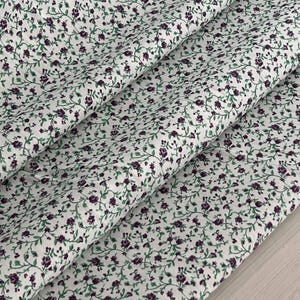 Klassisk kalikå - Lila, lavendel, små blommor med gröna blad - kalikåtryck - bomull - metervara och Fat Quarter - 189