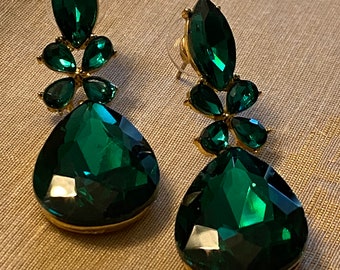 Faux stone dangling earrings in emerald green and topaz blue.