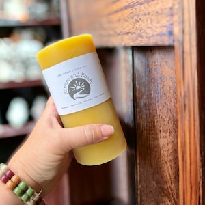 Bienenwachs Kerze groß | 100% reine Bienenwachs-Kerze | Nicht parfümierter natürlicher Honigduft | Nur Bienenwachs & Baumwolldocht | Handgefertigt von Flüsse und Straßen