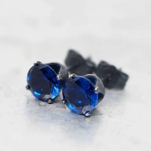 Orecchini spinello blu - orecchini a bottone in argento sterling nero - 6mm rotondi / uomo donna unisex / minimalista / singolo / paio / gioielli con pietre preziose