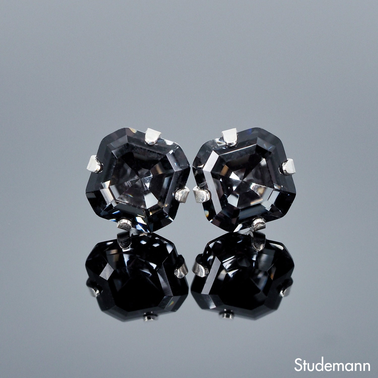 LV Swarovski Crystal Halo Stud Earrings- BLACK – Nomad'r Lifestyle Company