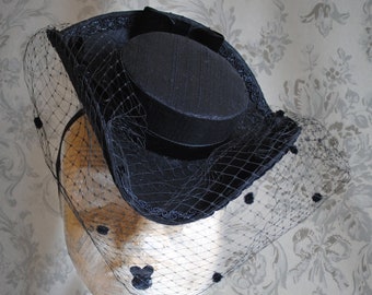 Black Marie Antoinette Hat with Veil,Gothic Mini Tricorn Hat,Dark Baroque Costume Hat,Gothic Lolita Cosplay,Gothic Fascinator-Made to Order