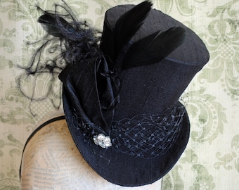 Black Mini Top Hat,Gothic Mini Top Hat with Veil,Victorian Mini Hat,Burlesque Cocktail Hat,Alice in Wonderland Fascinator-Made to Order