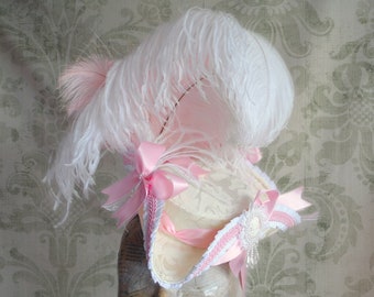 Chapeau Marie-Antoinette, Mini chapeau tricorne rococo en ivoire et rose, fascinateur gothique Lolita, Chapeau de costume historique baroque fabriqué sur commande