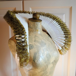 Royal Elizabethan Collar with Golden Lace,Standing Ivory Collar,Renaissance Costume Collar,Elizabethan Ruff,Venice Carnival-Made to Order