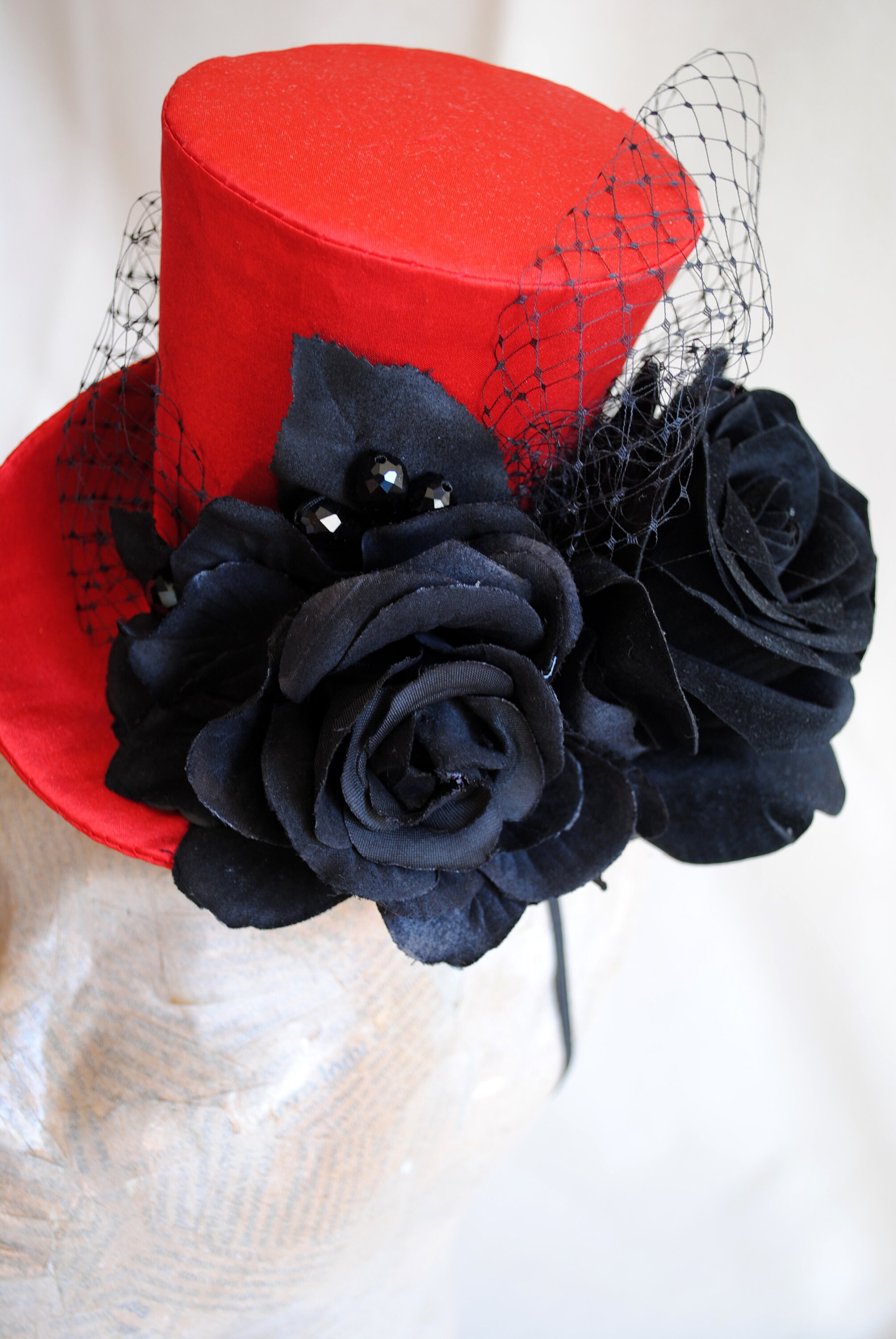 Mini Black Victorian Top Hat Satin Red Rose Veil Women Accessories Victorian Style Red Black Top Hat Satin Rose Net Feather  main image 4
