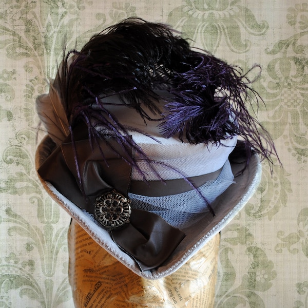 Sombrero de dama victoriano, mini sombrero de copa eduardiano gris, sombrero de Downton Abbey, sombrero de traje victoriano histórico con plumas de avestruz-hecho a pedido