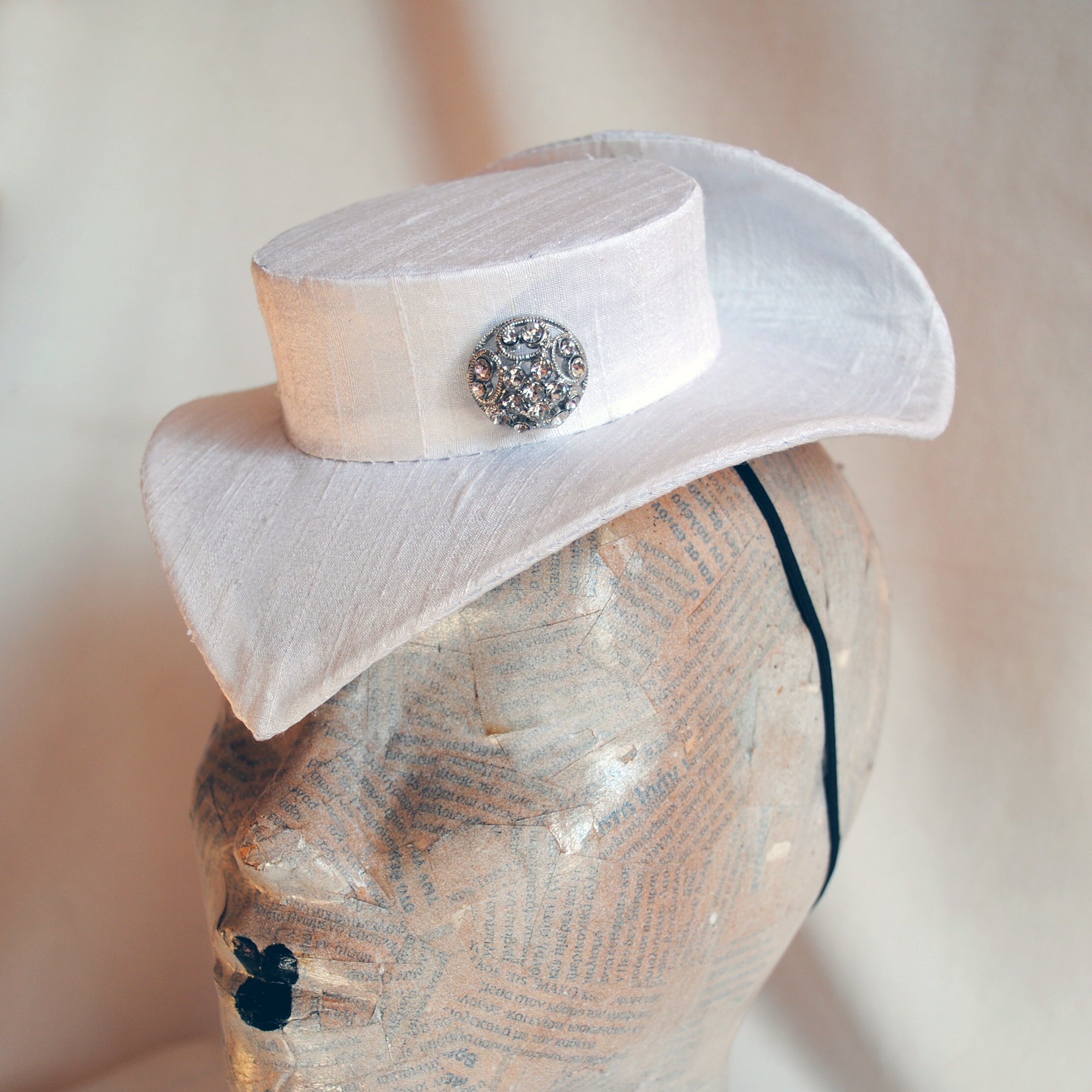 Bridal Victorian Mini Hat,white Tear-drop Hat With Organza  display picture 1