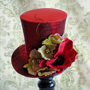 Roter Kentucky Derby Hut, Brautjungfern Mini Zylinder, Ascot Hut, Damenhut mit Blumen, Frühlings-Cocktail-Hut, Tee-Party Mini Zylinder-Hüte-Made to Order