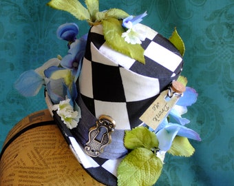 Alice in Wonderland Mini Top Hat,Alice Cosplay Fascinator,Drink Me,Victorian Tea Party Hat,Halloween Costume,Gothic Lolita-Made to Order