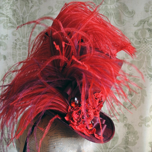 Sombrero de copa burlesco rojo con plumas, sombrero de copa a rayas para MUJERES, sombrero de circo Steampunk, sombrero de damas de cabaret victoriano hecho a pedido